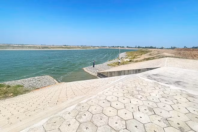 Hồ chứa nước ngọt Lạc Địa (xã Tân Xuân, Vĩnh Long) chuẩn bị hoàn thành đưa vào sử dụng.
