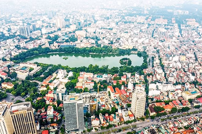 Quá trình triển khai quy hoạch với tầm nhìn trăm năm cần giải quyết được những bất cập lớn tại Thủ đô hiện nay. Ảnh: KHIẾU MINH