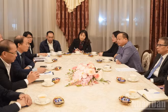 Quang cảnh cuộc làm việc. (Ảnh: THANH THỂ)