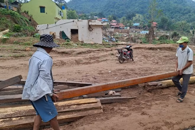Người dân rốn lũ Xiềng Tắm, xã Mỹ Lý nỗ lực tái thiết, sớm ổn định cuộc sống sau trận lũ lịch sử hồi tháng 7 vừa qua.