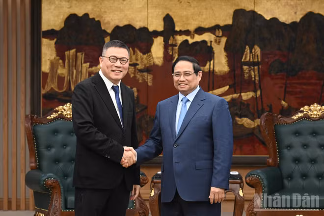 Thủ tướng Phạm Minh Chính và ông Hồng Thiên Chúc, Chủ tịch Tập đoàn Texhong (Trung Quốc).