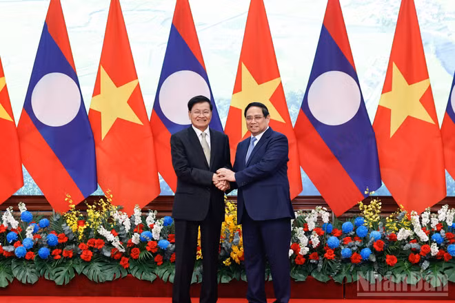 Thủ tướng Phạm Minh Chính đón Tổng Bí thư, Chủ tịch nước Lào Thongloun Sisoulith.