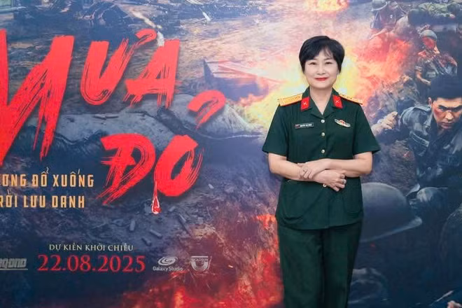 Đại tá Nguyễn Thu Dung - Giám đốc Điện ảnh Quân đội nhân dân, Phó Trưởng ban Chỉ đạo sản xuất phim truyện điện ảnh “Mưa đỏ”.