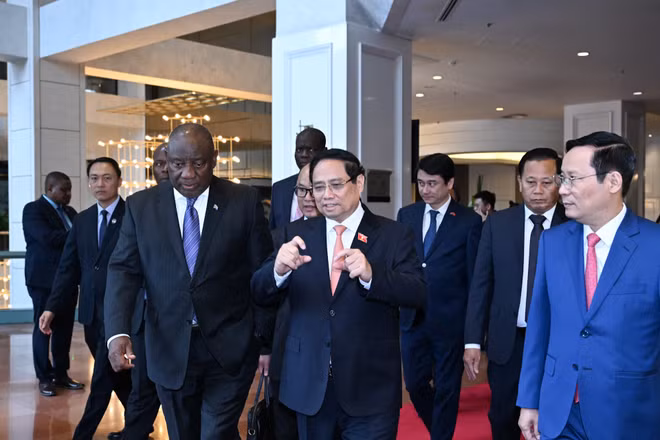 Thủ tướng Chính phủ Phạm Minh Chính và Tổng thống Cộng hòa Nam Phi Matamela Cyril Ramaphosa đến dự diễn đàn Doanh nghiệp Việt Nam-Nam Phi.