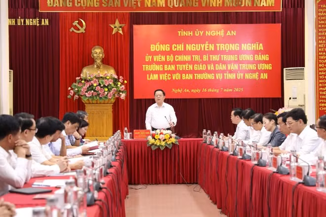 Quang cảnh buổi làm việc.