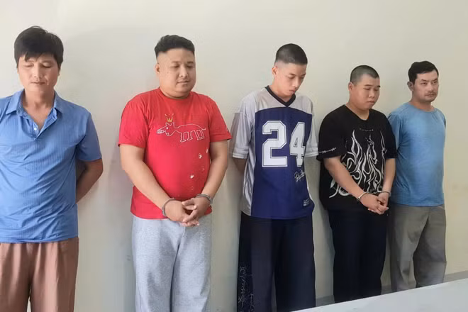 Một số đối tượng liên quan bị bắt giữ. (Ảnh: CÔNG AN NGHỆ AN)
