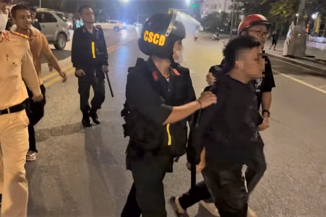 Nhiều thanh, thiếu niên vi phạm trật tự an toàn giao thông bị phát hiện xử lý. (Ảnh: Công an Nghệ An)