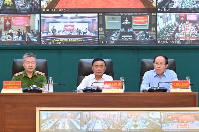 Đồng chí Trần Cẩm Tú, Ủy viên Bộ Chính trị, Thường trực Ban Bí thư chủ trì Hội nghị về tăng cường sự lãnh đạo của Đảng đối với công tác phòng cháy, chữa cháy và cứu nạn, cứu hộ. (Ảnh: THỦY NGUYÊN)