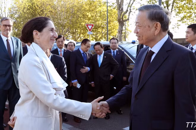 Tổng Bí thư, Chủ tịch nước Tô Lâm làm việc với Ủy ban Năng lượng nguyên tử và Năng lượng thay thế của Pháp - cơ sở Paris-Sacley (CEA-Saclay). (Ảnh: Thống Nhất/TTXVN)