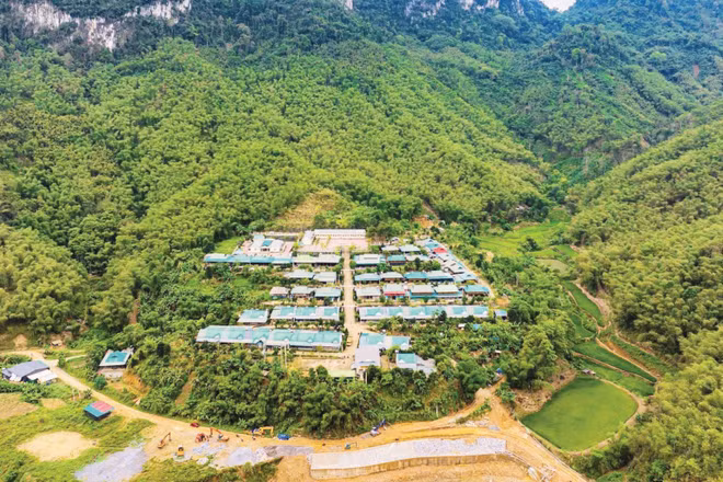 Bản tái định cư Sa Ná đang phát triển từng ngày. (Ảnh: NGUYỄN HỒNG THỦY)