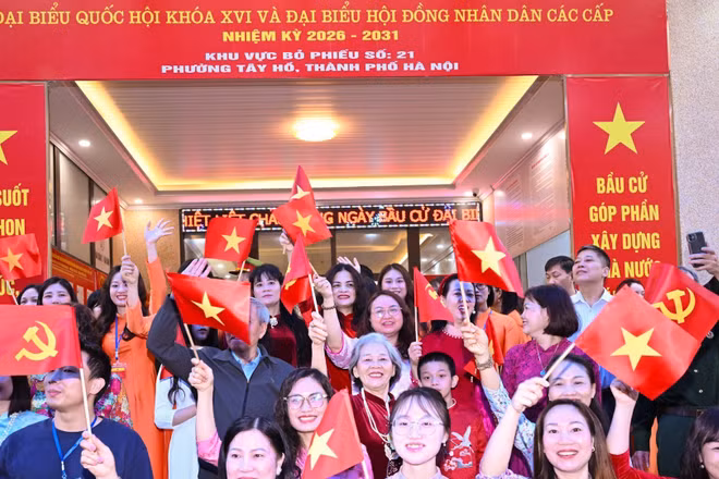 Cử tri Tổ bầu cử số 21 thuộc Đơn vị bầu cử số 7, phường Tây Hồ, Hà Nội.