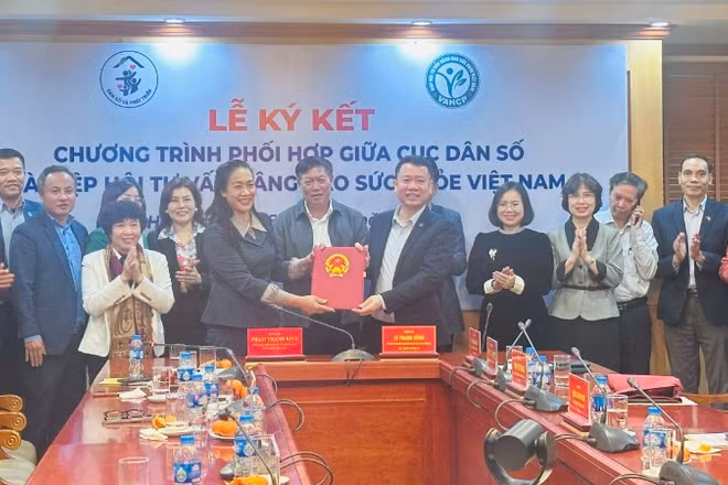 Quang cảnh lễ ký chương trình phối hợp giữa hai đơn vị