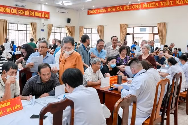 Bệnh viện Thống Nhất khám sức khỏe cho người dân tại phường Vũng Tàu. (Ảnh: Bệnh viện cung cấp)