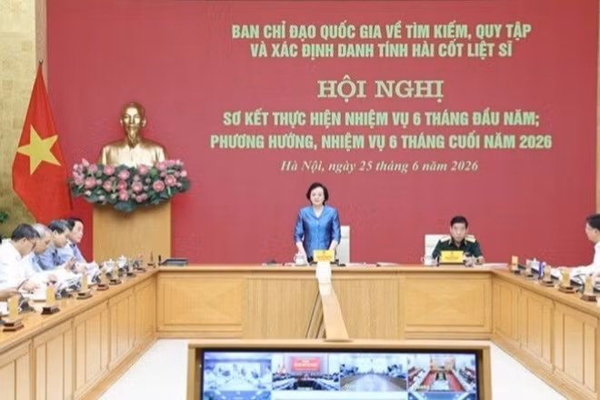 Phó Thủ tướng Phạm Thị Thanh Trà, Trưởng Ban Chỉ đạo quốc gia về tìm kiếm, quy tập và xác định danh tính hài cốt liệt sĩ chủ trì hội nghị. (Ảnh: VGP)
