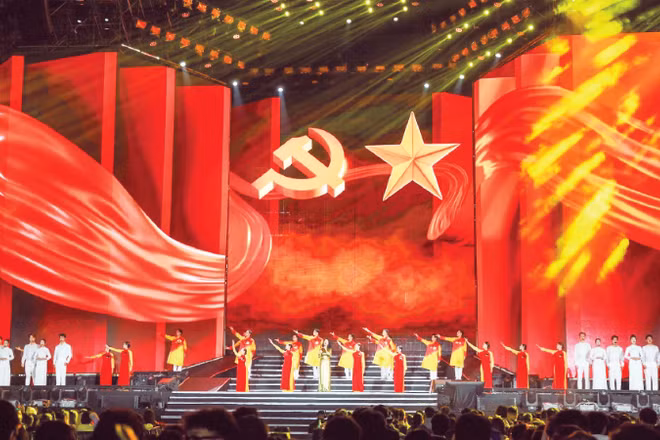 Chương trình nghệ thuật đặc biệt Hòa nhạc Ánh sáng - Chào năm mới 2026 do Báo Nhân Dân phối hợp Ủy ban nhân dân thành phố Hà Nội tổ chức. (Ảnh: THẾ ĐẠI)