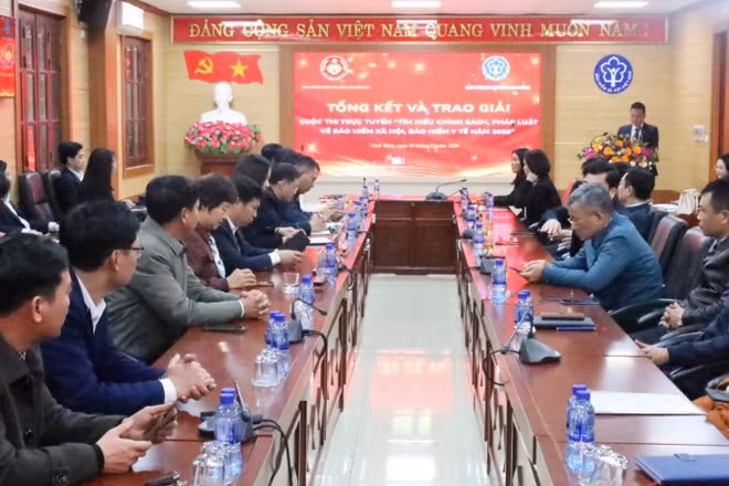 Các đại biểu dự hội nghị.