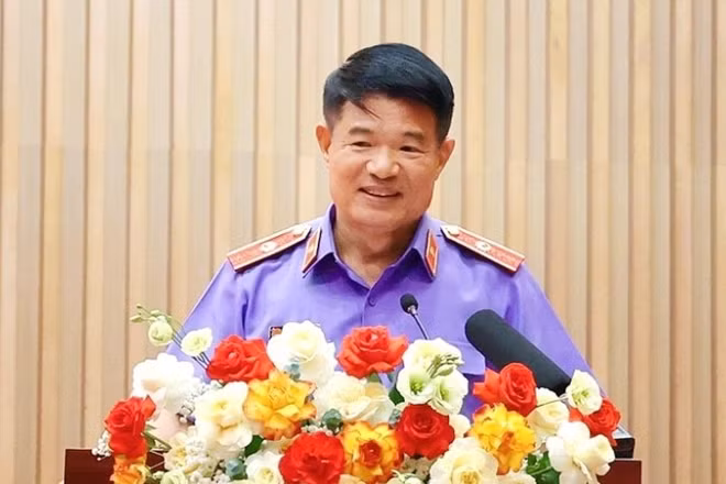 Đồng chí Nguyễn Huy Tiến, Ủy viên Trung ương Đảng, Bí thư Đảng ủy, Viện trưởng Viện Kiểm sát nhân dân tối cao phát biểu chỉ đạo tại Hội nghị học tập, quán triệt thực hiện Chỉ thị số 06-CT/TW ngày 6/6/2026 của Bộ Chính trị về tăng cường sự lãnh đạo của Đảng đối với công tác kiểm sát nhân dân trong giai đoạn mới, vừa được tổ chức tại Hà Nội.