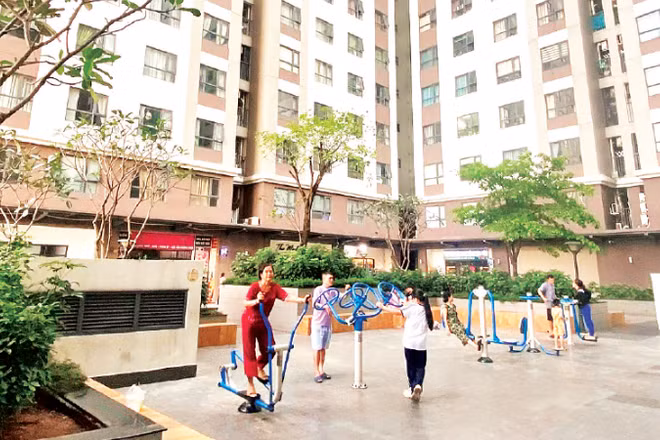 Chung cư Green River (thuộc dự án nhà ở xã hội Hưng Phát), phường Bình Đông với nhiều tiện ích phục vụ cộng đồng dân cư, trong đó có các hộ dân thuộc diện giải tỏa những dự án chỉnh trang đô thị.