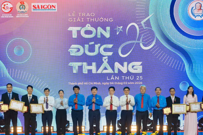 Vinh danh các kỹ sư, công nhân đạt Giải thưởng Tôn Đức Thắng lần thứ 25. (Ảnh: HOÀNG HÙNG)