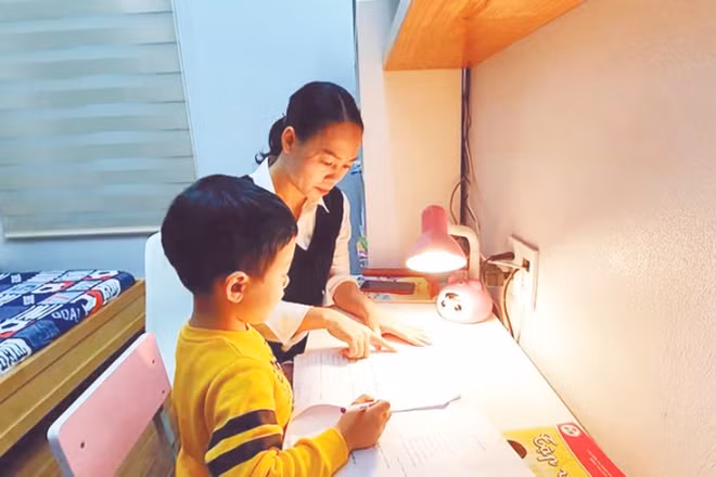 Dù không được khuyến khích, nhưng nhiều phụ huynh vẫn quyết định cho con học chữ trước khi vào lớp 1.