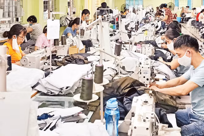Sản xuất hàng may mặc xuất khẩu tại Tổng công ty cổ phần Dệt may Nam Định.
