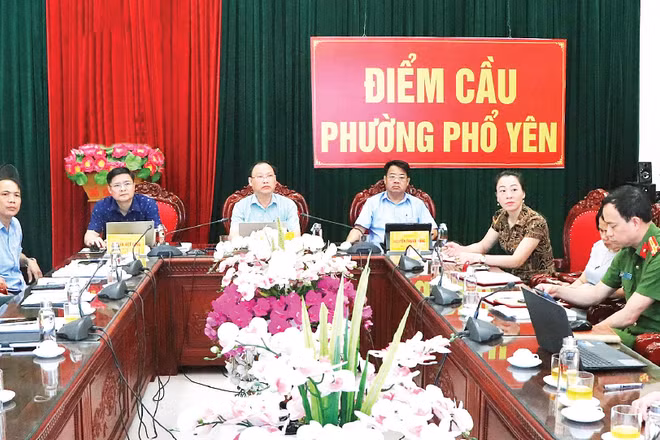 Cán bộ phường Phổ Yên (Thái Nguyên) tham gia lớp trực tuyến bồi dưỡng, cập nhật kiến thức, kỹ năng cho cán bộ lãnh đạo, quản lý xã, phường, đặc khu do Học viện Chính trị quốc gia Hồ Chí Minh tổ chức tháng 9/2025.