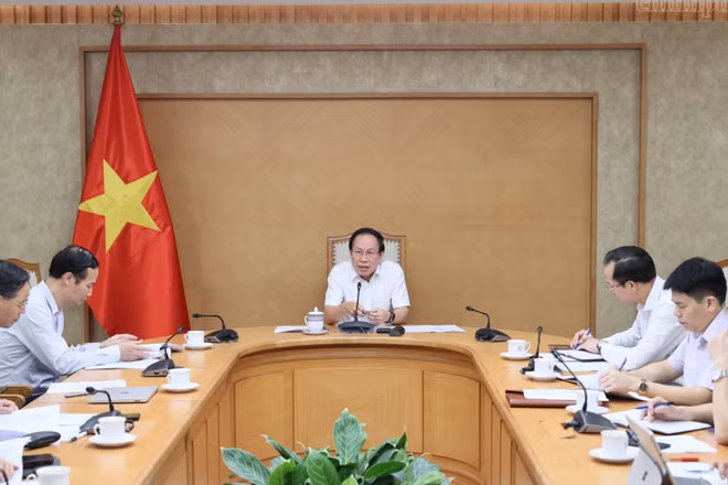 Phó Thủ tướng Lê Tiến Châu chủ trì cuộc họp về tình hình in, phát hành và cung ứng sách giáo khoa năm học 2026-2027. (Ảnh: chinhphu.vn/Thu Sa)
