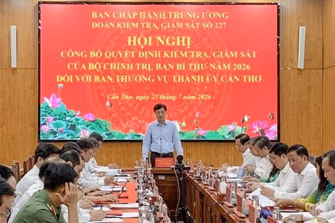 Đồng chí Nguyễn Duy Ngọc, Ủy viên Bộ Chính trị, Bí thư Trung ương Đảng, Trưởng ban Tổ chức Trung ương phát biểu tại Hội nghị. (Ảnh: TTXVN)