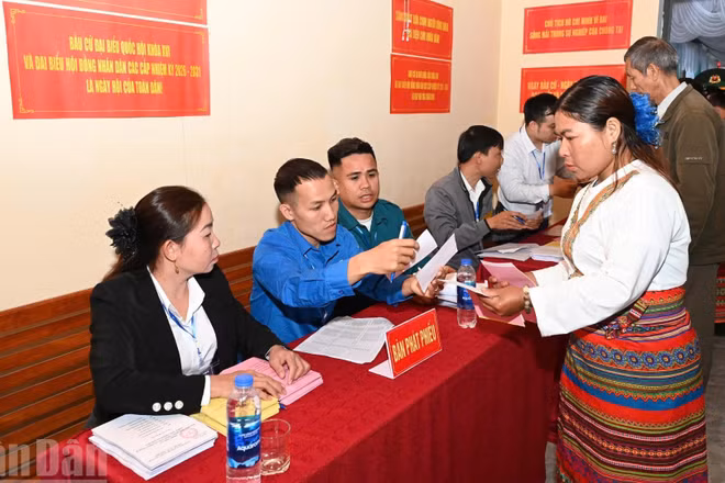 91 cử tri người dân tộc Chứt ở bản Rào Tre, xã Phúc Trạch (Hà Tĩnh) tham gia bỏ phiếu bầu cử đại biểu Quốc hội khóa XVI và đại biểu Hội đồng nhân dân các cấp nhiệm kỳ 2026-2031.