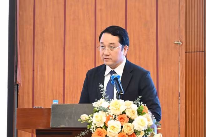 Phó Giáo sư, Tiến sĩ Đào Ngọc Chiến, Giám đốc Quỹ NAFOSTED phát biểu tại sự kiện. (Ảnh: BÍCH LIÊN)