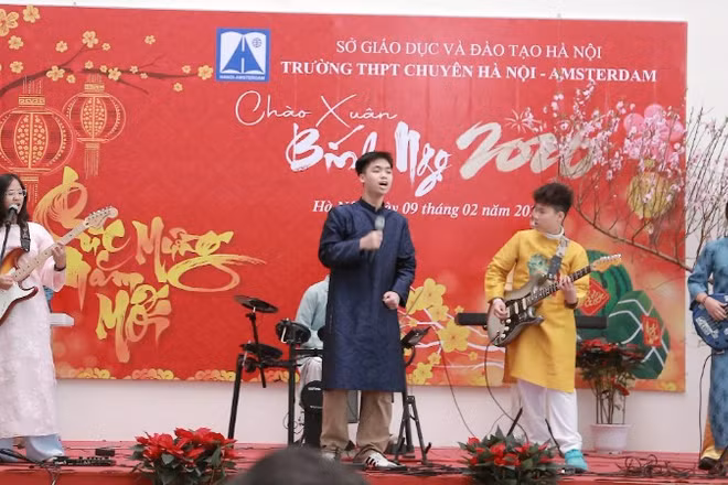 Tiết mục văn nghệ chào mừng năm mới Bính Ngọ.