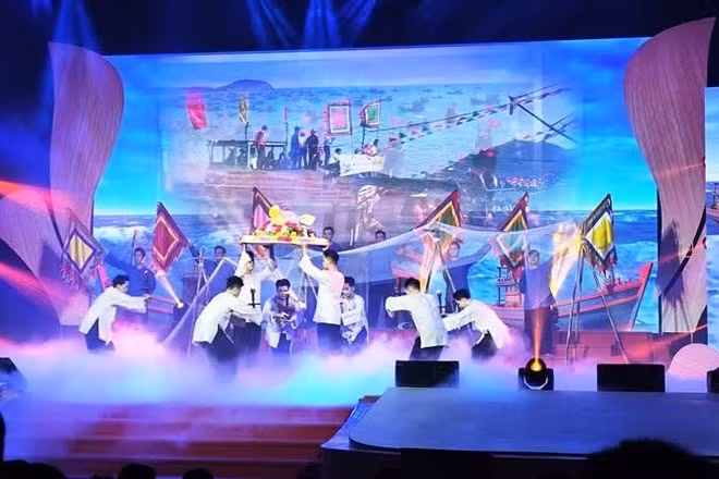 Hội diễn đàn, hát dân ca ba miền năm 2026 vừa chính thức khai mạc tại Huế với sự tham gia của 26 đoàn nghệ thuật quần chúng đến từ các tỉnh, thành phố trên cả nước.