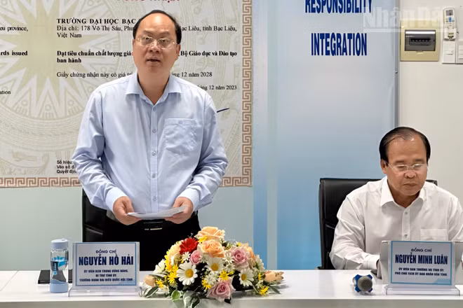 Đồng chí Nguyễn Hồ Hải, Ủy viên Trung ương Đảng, Bí thư Tỉnh ủy Cà Mau có buổi làm việc với Trường đại học Bạc Liêu, ngày 11/9. (Ảnh: TRỌNG DUY)