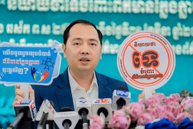 Bộ trưởng Thông tin Campuchia Neth Pheaktra phát động chiến dịch "Nói không với tin giả". (Ảnh: Khmer Times)