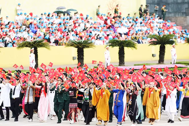 Bao thế hệ người Việt Nam đều tự hào và trân quý nguồn cội, đã tiếp sức mạnh đưa đất nước tiến lên cùng thời đại. Ảnh: KHIẾU MINH
