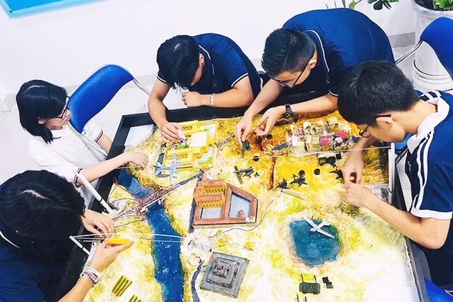 Một buổi học ngoại khóa của CLB học sinh yêu lịch sử tại Trường THCS Cầu Giấy (Hà Nội).