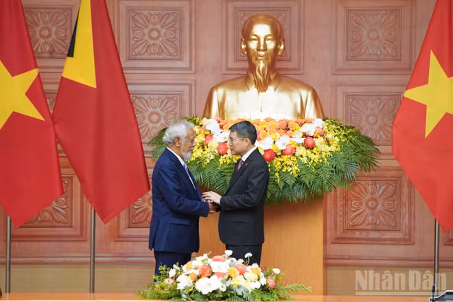 Thủ tướng Lê Minh Hưng và Thủ tướng Kay Rala Xanana Gusmao. Ảnh: TRẦN HẢI