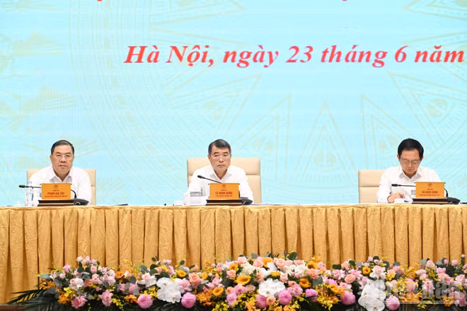 Thủ tướng Lê Minh Hưng, Trưởng ban Chỉ đạo chủ trì phiên họp chuyên đề về thúc đẩy phát triển khoa học, công nghệ, đổi mới sáng tạo.