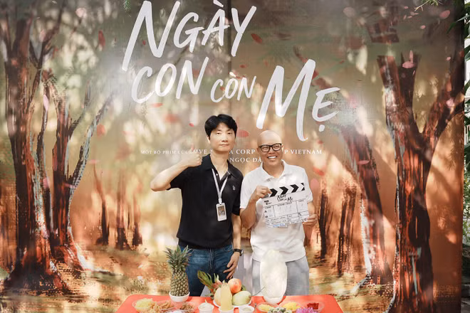 Giám đốc sản xuất Lee Jin Sung và đạo diễn Vũ Ngọc Đãng. (Ảnh: Galaxy Studio)