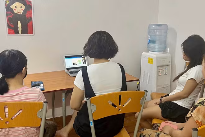 Các thành viên của "Ngôi nhà bình yên tham gia buổi workshop".
