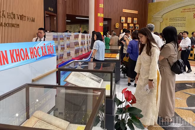 Triển lãm giới thiệu di sản tư liệu quý của Viện Viễn Đông Bác cổ Pháp (EFEO) hiện lưu trữ tại Thư viện Khoa học xã hội - Viện Thông tin Khoa học xã hội.