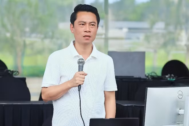 Tổng đạo diễn Phạm Hoàng Giang.