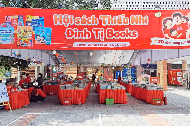 Hội sách mừng Ngày Quốc tế Thiếu nhi tại Cung Thiếu nhi Hà Nội.