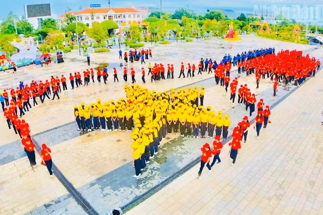 Quảng trường Hùng Vương (thuộc địa phận phường Bạc Liêu, tỉnh Cà Mau) diễn ra nhiều hoạt động tưng bừng chuẩn bị chào đón Quốc khánh 2/9. (Ảnh: PHẠM THANH ĐÔNG)