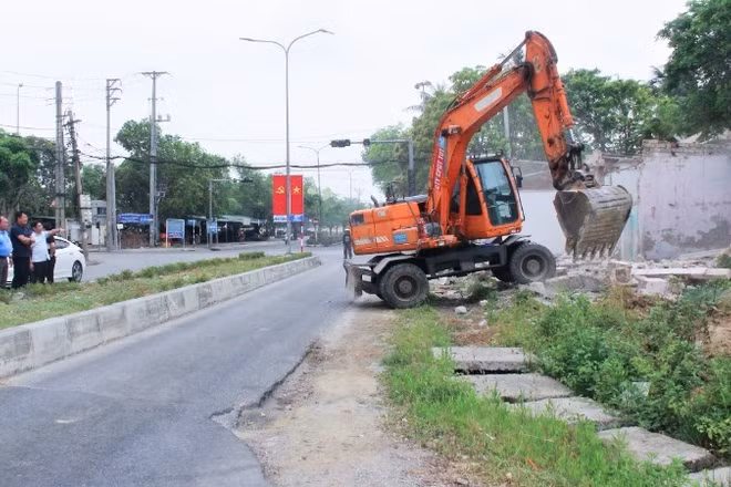 "Nút thắt cổ chai” với chiều dài gần 50m ngay tại nút giao với đường Nguyễn Xí.