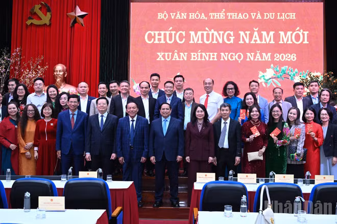 Thủ tướng Phạm Minh Chính và các đại biểu.