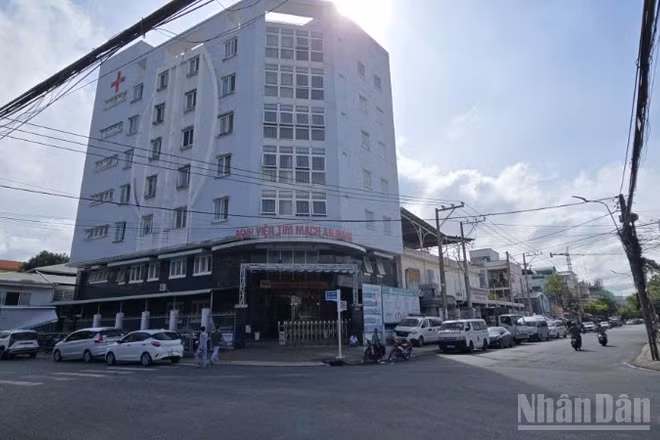 Bệnh viện tim mạch tỉnh hiện nay đã quá tải.