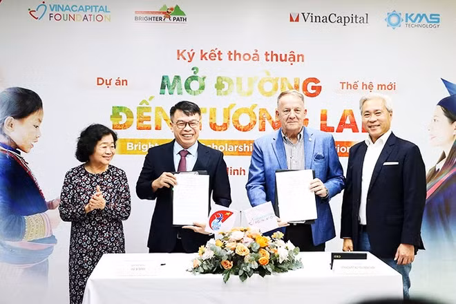 Hỗ trợ các nữ sinh dân tộc thiểu số