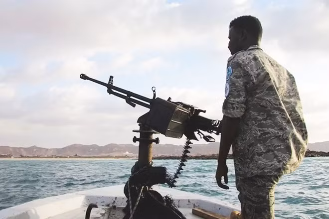 Một chiến binh Houthi chốt chặn tại Biển Đỏ. Ảnh: HORSEEDMEDIA