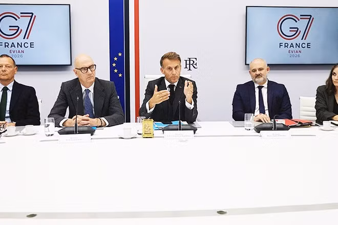Tổng thống Pháp E.Macron (giữa) chủ trì cuộc họp trực tuyến của G7. Ảnh: GETTY IMAGES